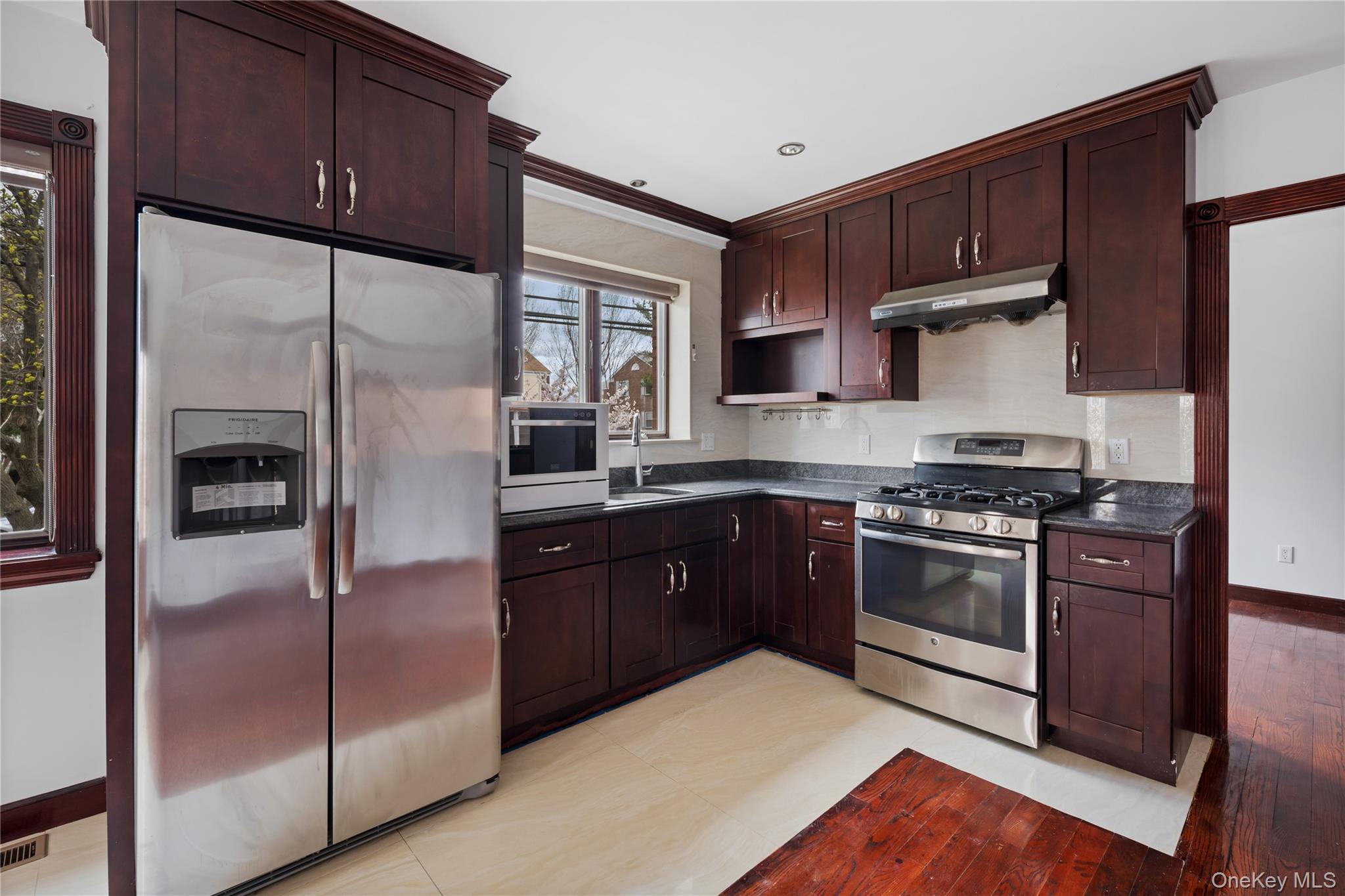 6903 Cloverdale Boulevard Property Photo 4