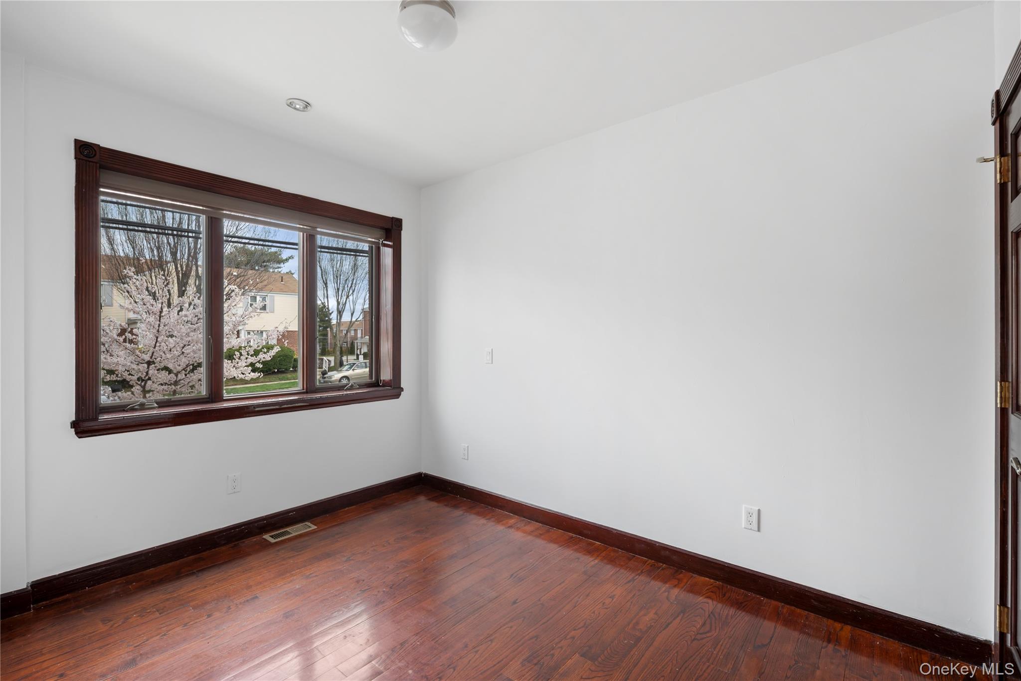 6903 Cloverdale Boulevard Property Photo 6