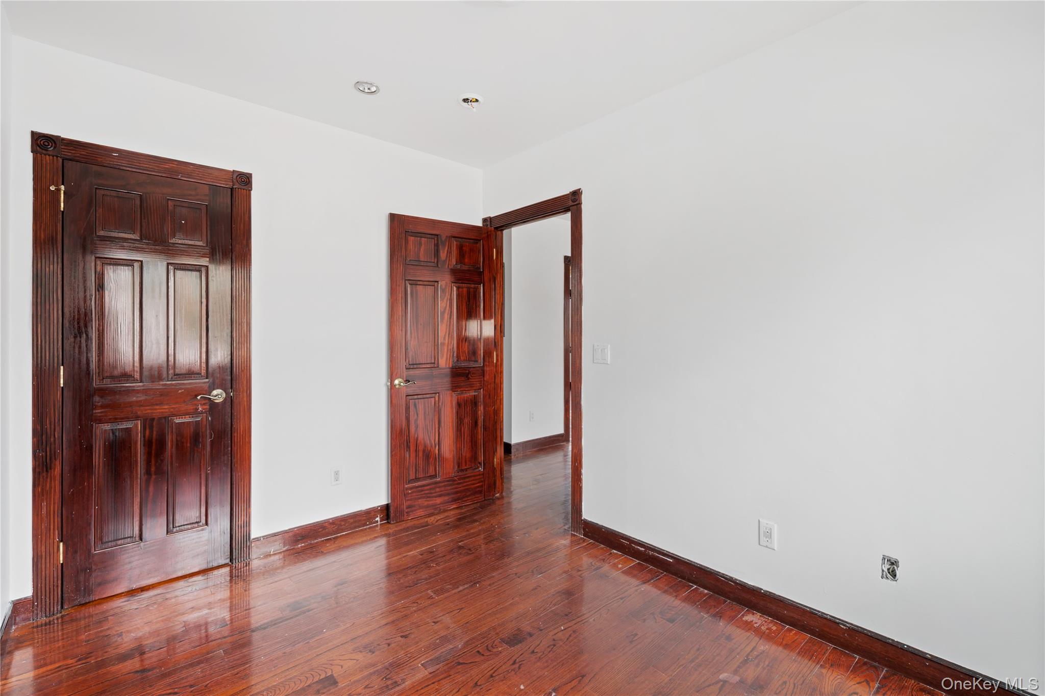 6903 Cloverdale Boulevard Property Photo 7