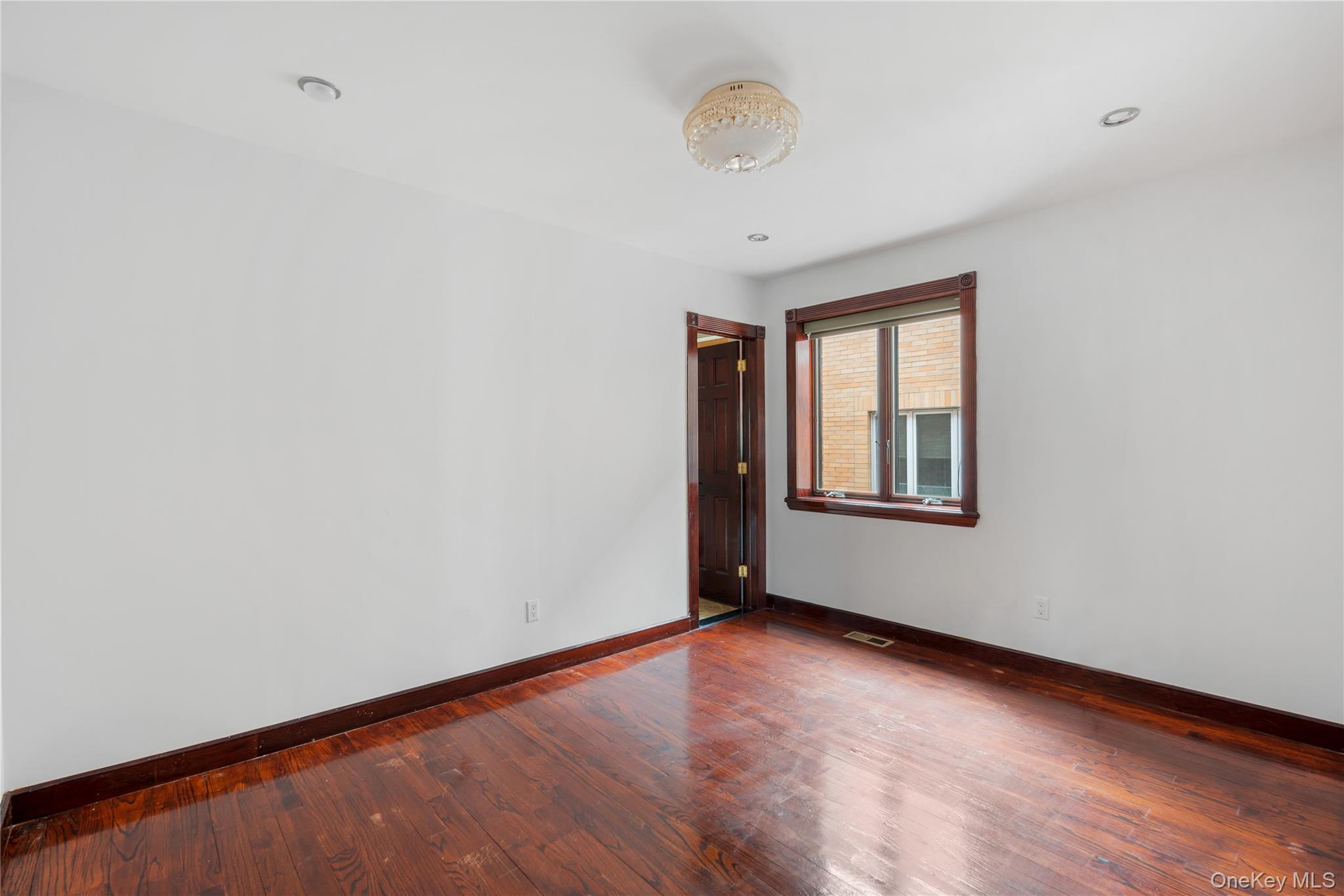 6903 Cloverdale Boulevard Property Photo 10