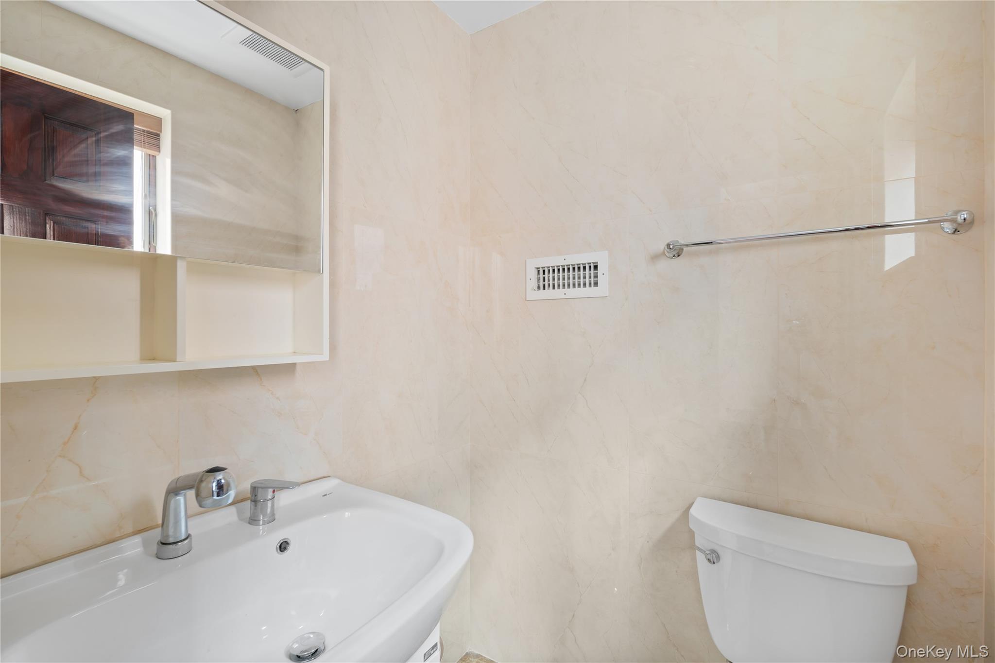6903 Cloverdale Boulevard Property Photo 11