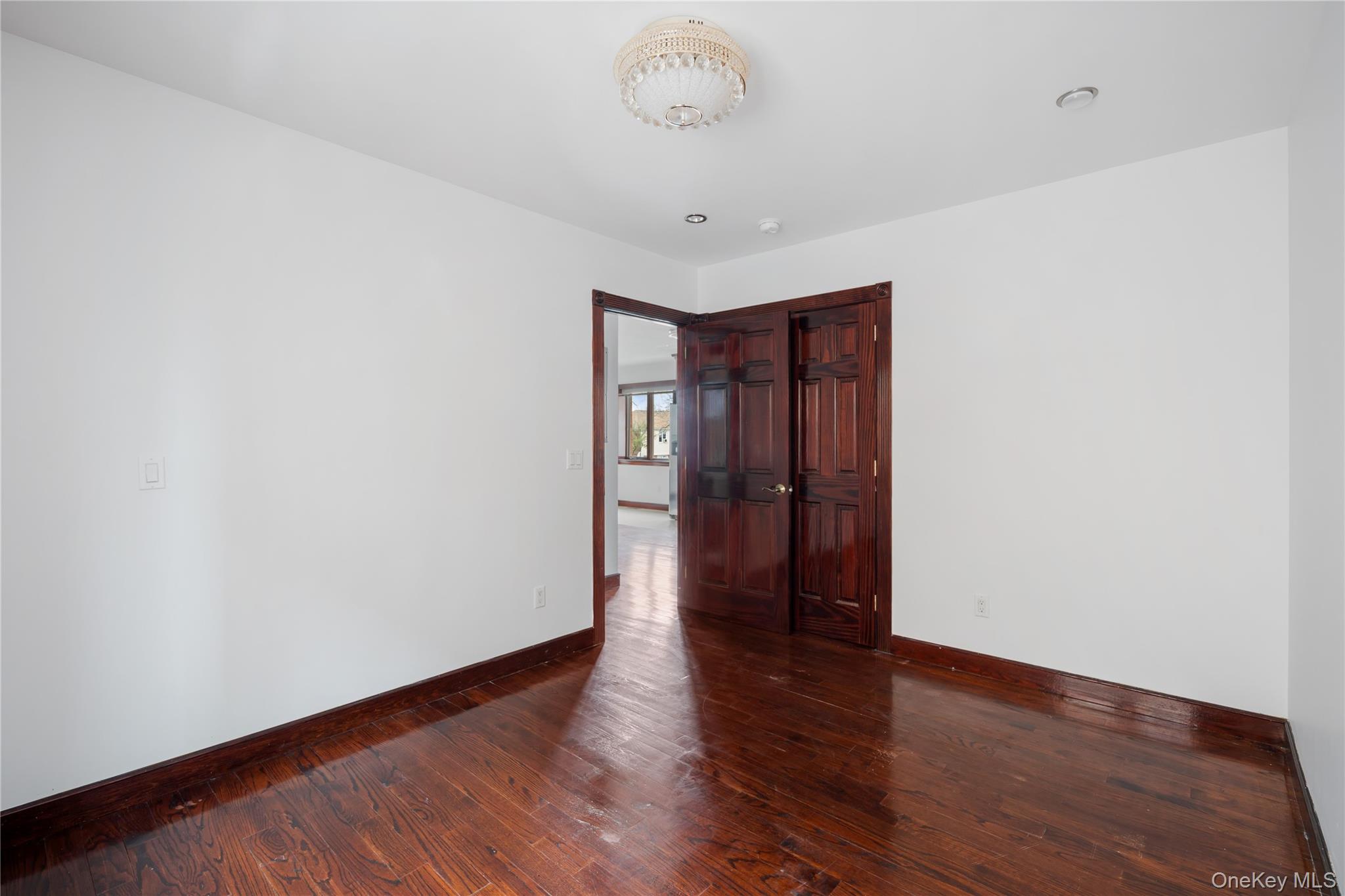 6903 Cloverdale Boulevard Property Photo 12