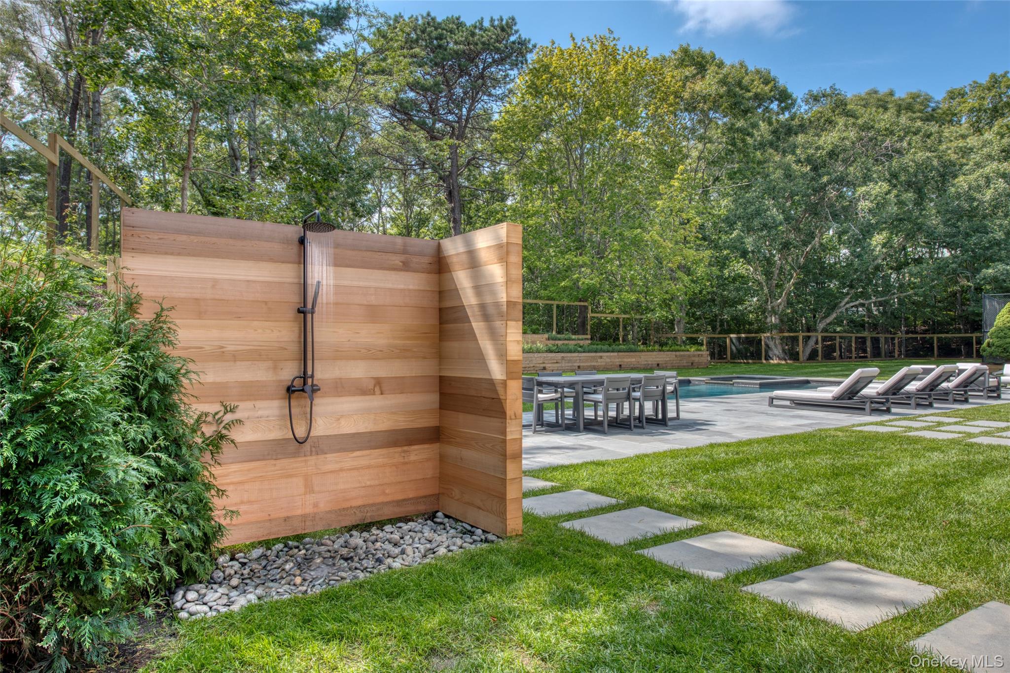 560 Little Noyac Path Property Photo 6
