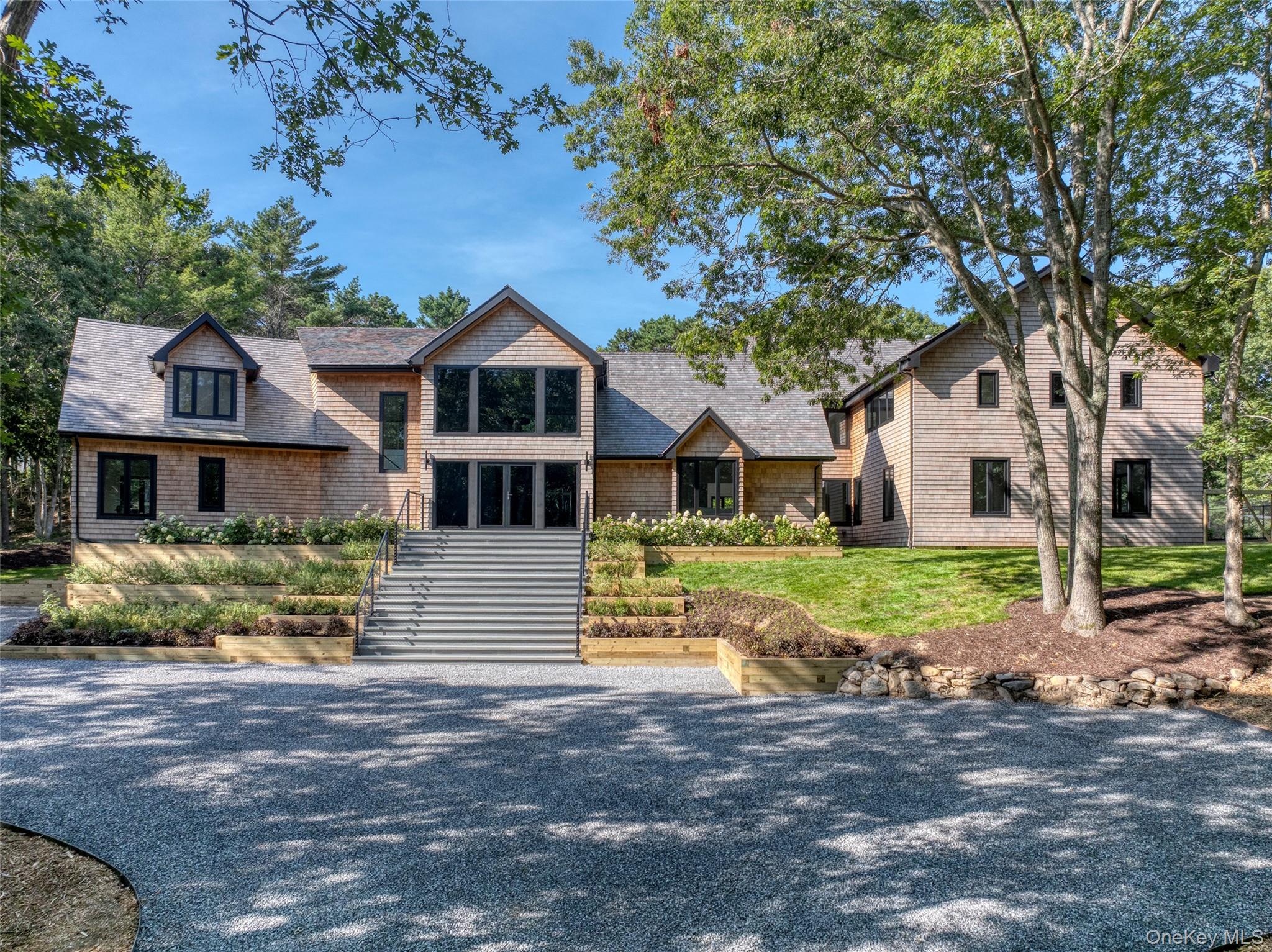 560 Little Noyack Path Property Photo 4