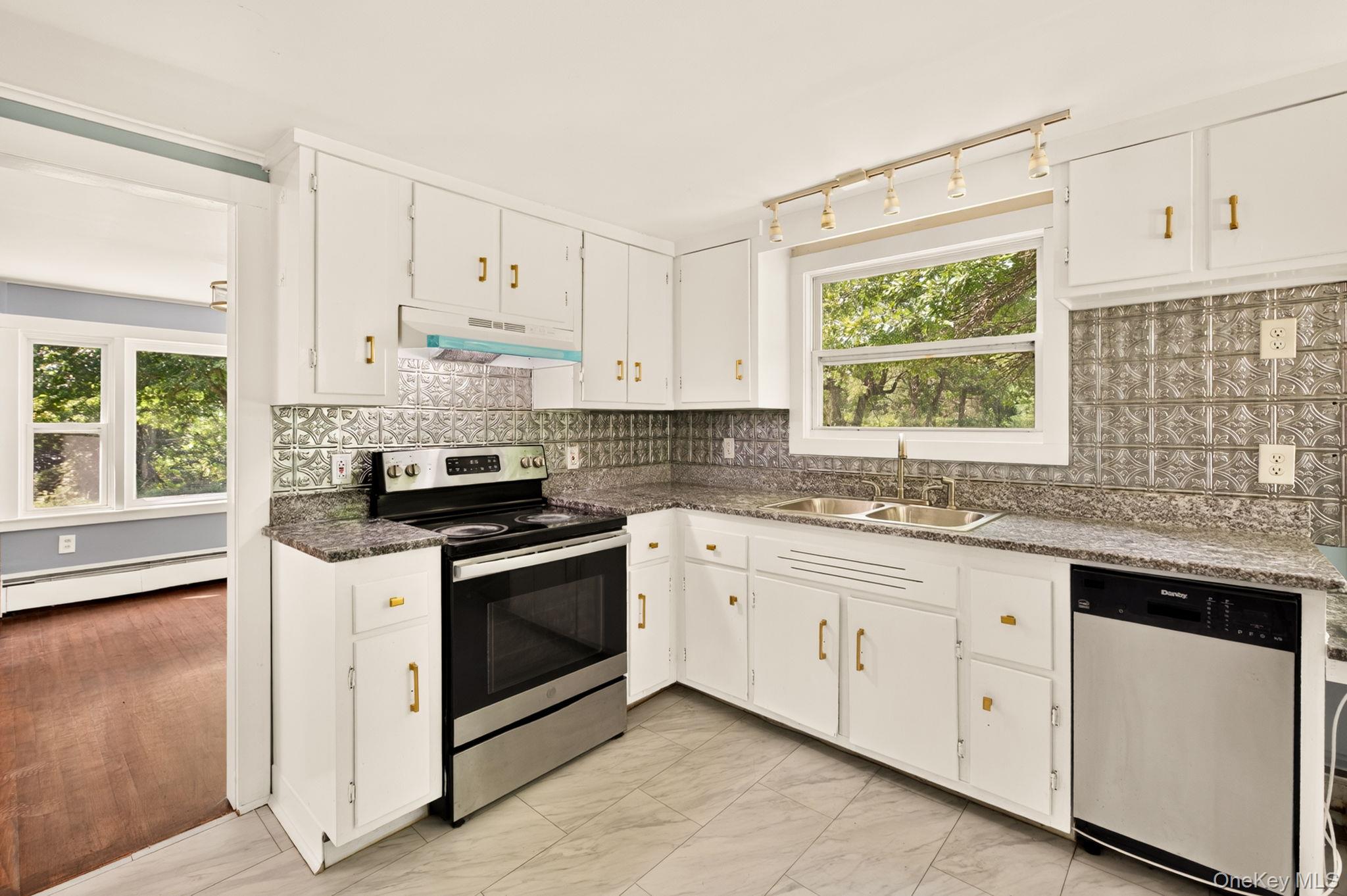 33 Warren Myer Road Property Photo 6