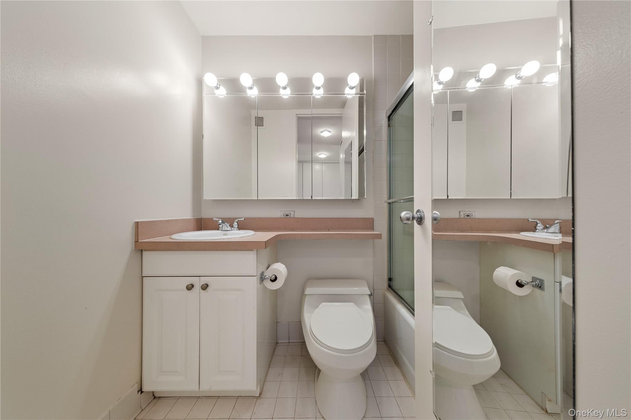 1 Irving Place U17h Property Photo 2