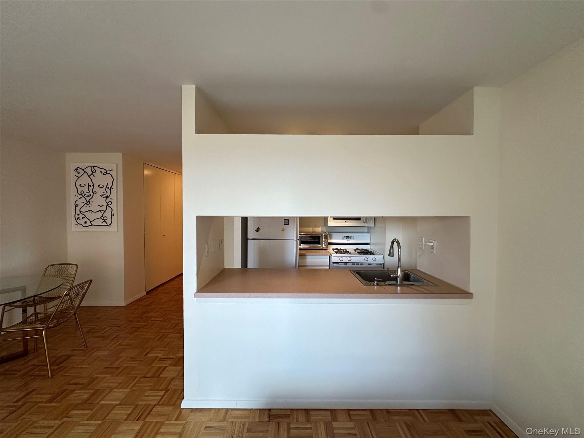 1 Irving Place U17h Property Photo 4