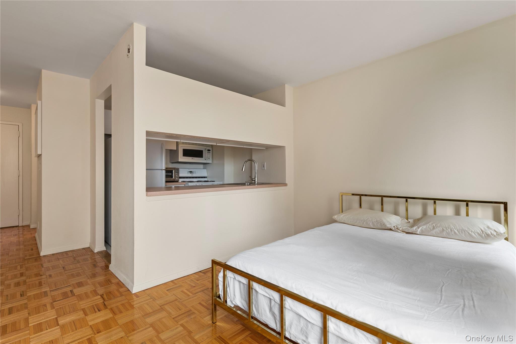 1 Irving Place U17h Property Photo 5