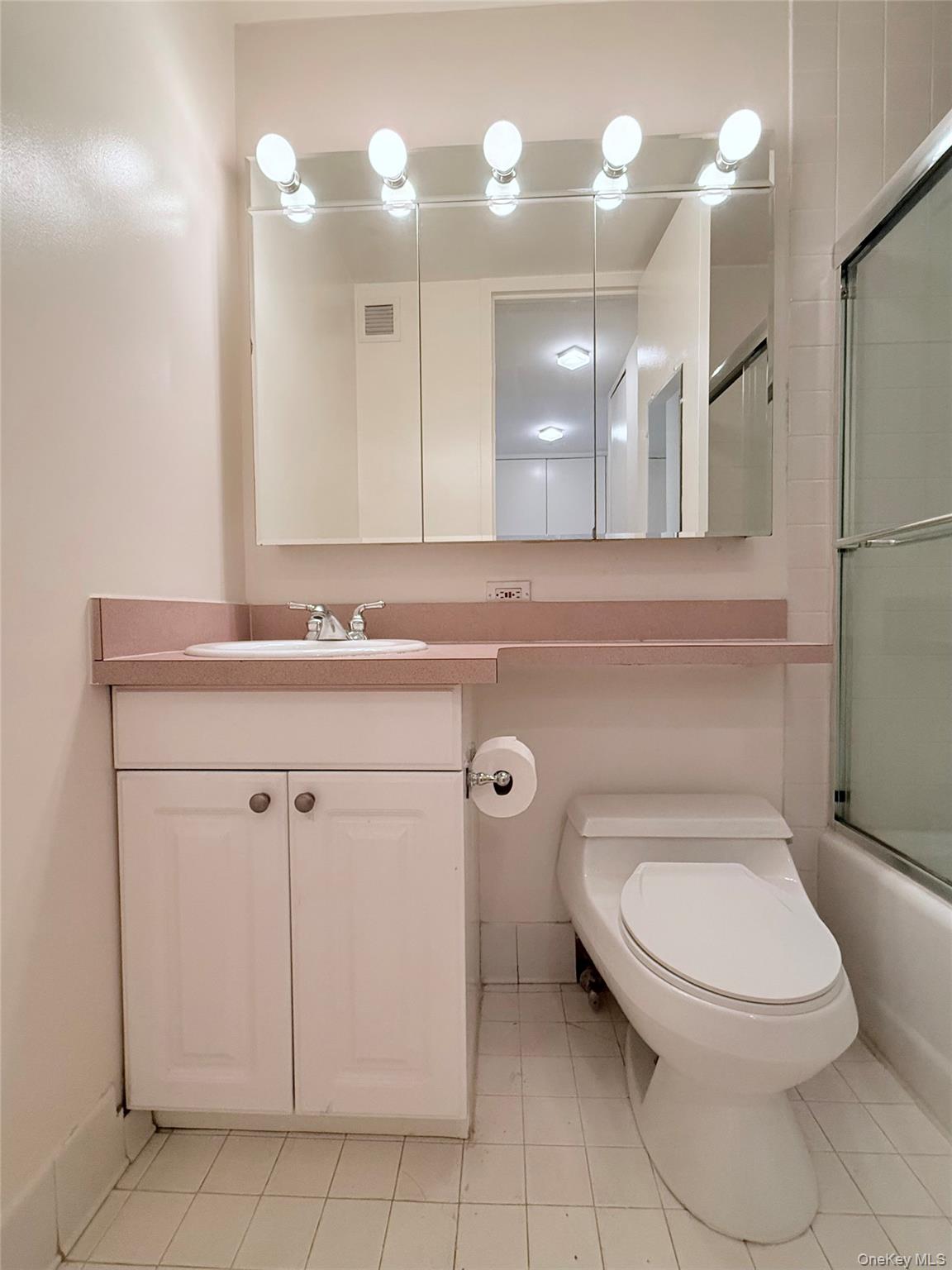 1 Irving Place U17h Property Photo 7