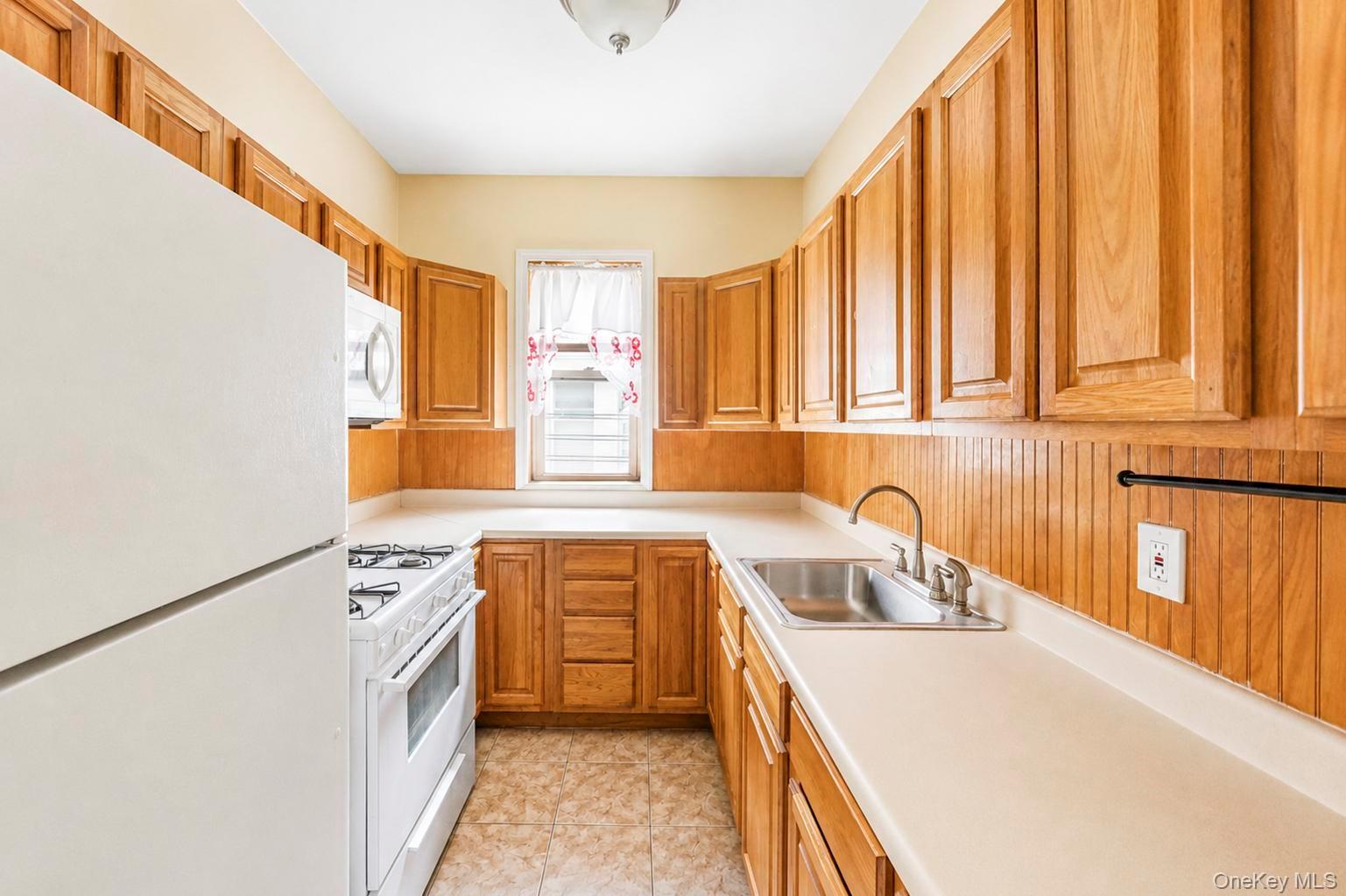 138 E 92nd Street Property Photo 15