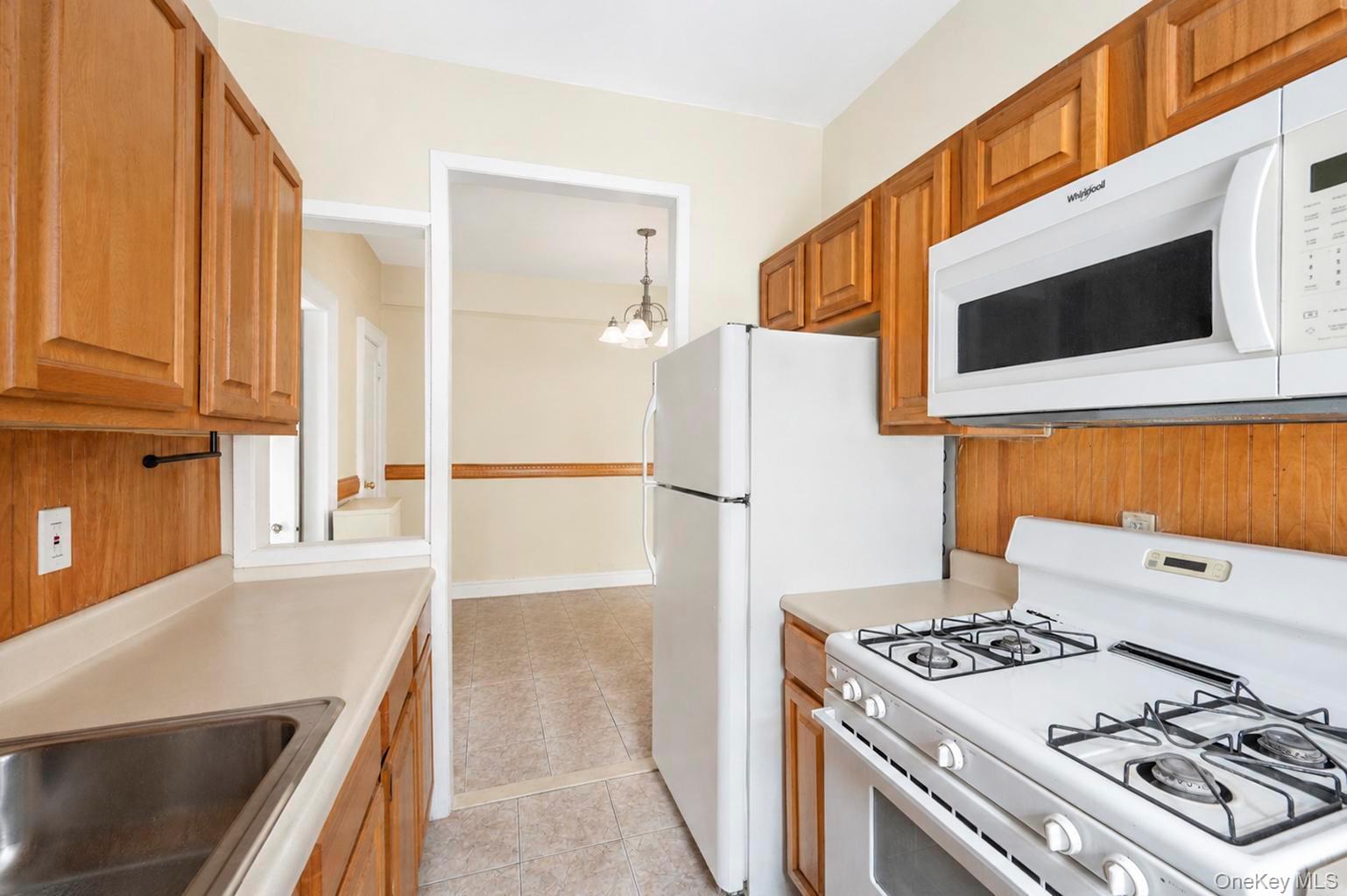 138 E 92nd Street Property Photo 17