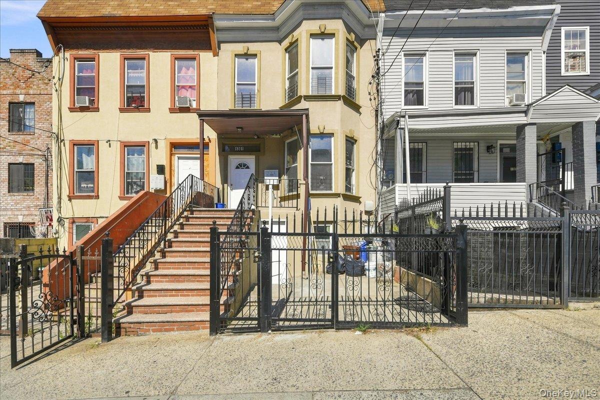 1301 Clay Avenue Property Photo 1