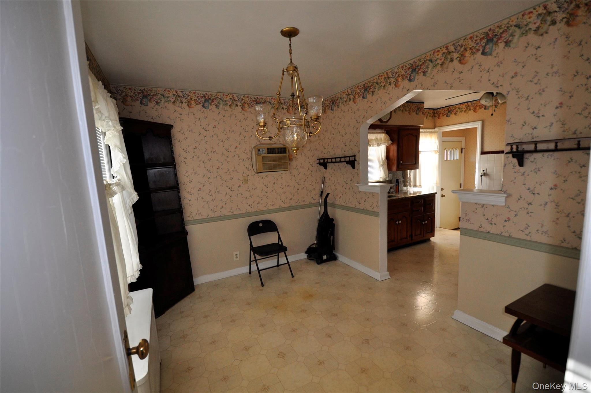 415 Lowell Avenue Property Photo 3