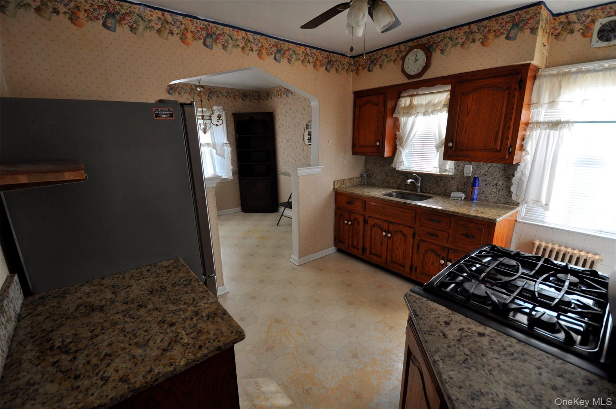 415 Lowell Avenue Property Photo 4
