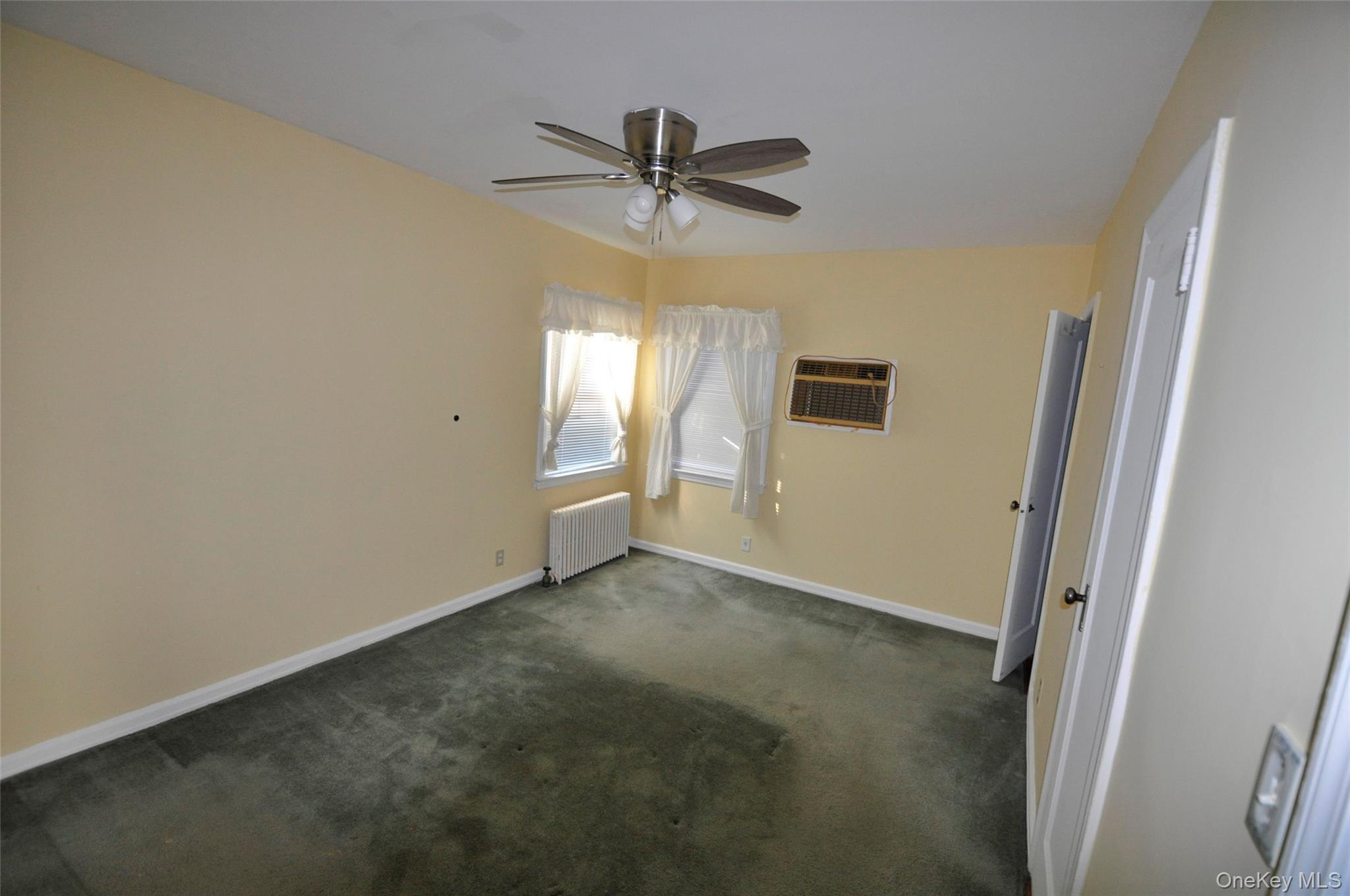 415 Lowell Avenue Property Photo 7