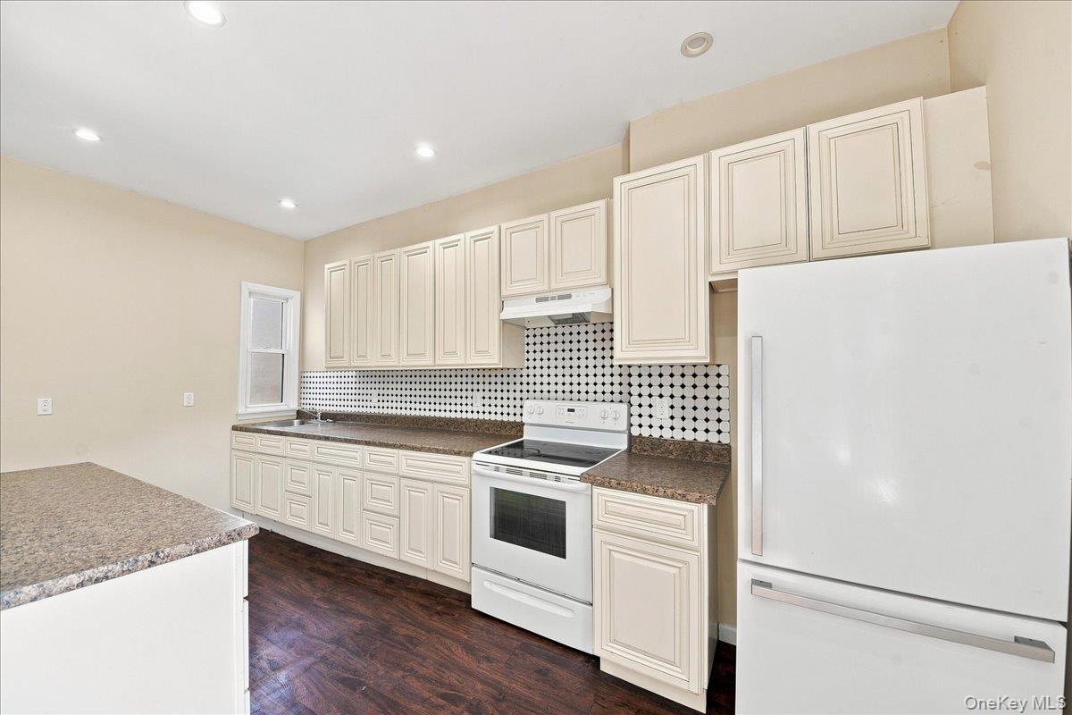 1346 College Avenue Property Photo 7