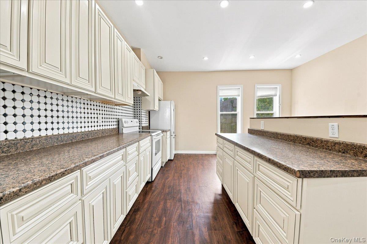 1346 College Avenue Property Photo 8