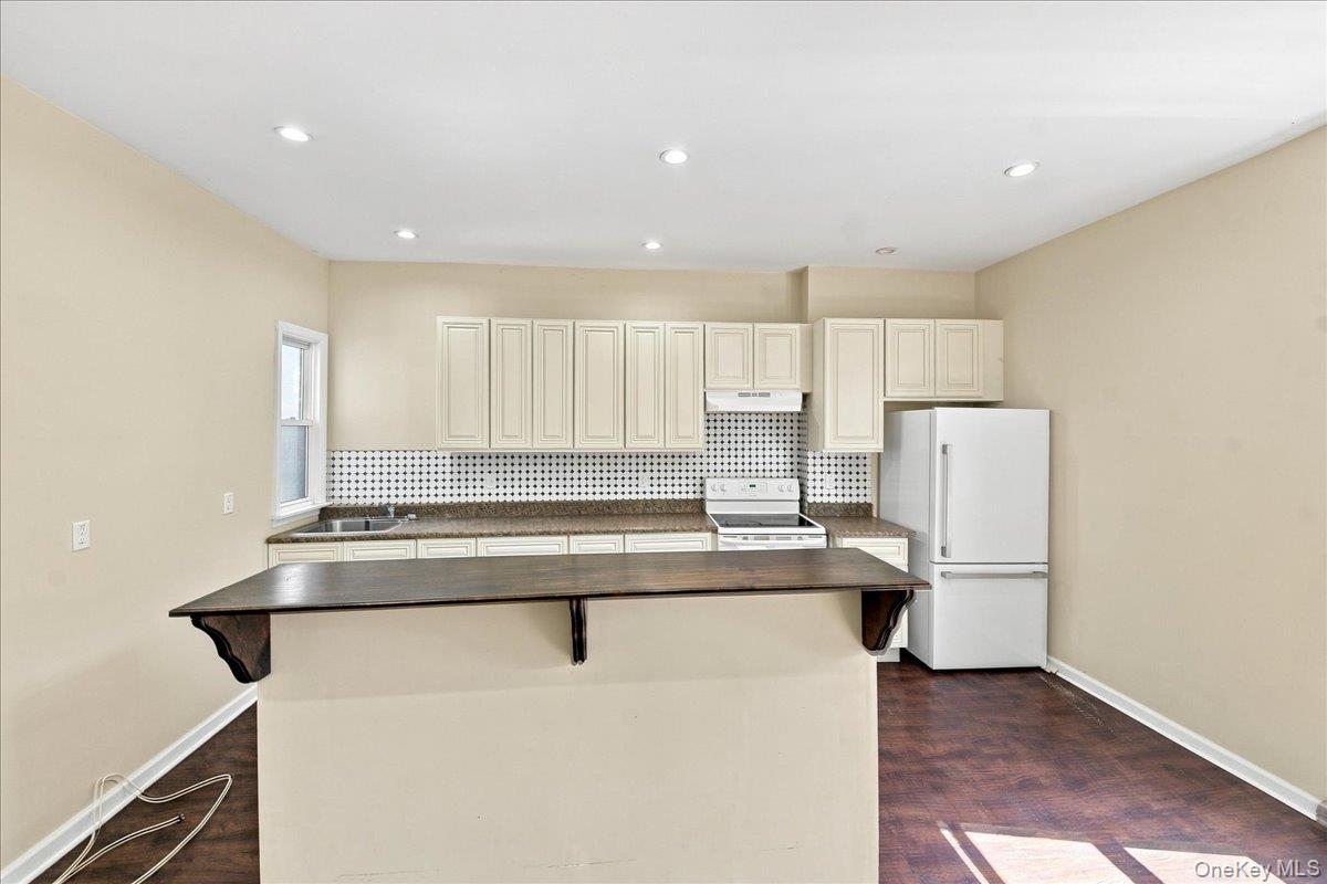 1346 College Avenue Property Photo 9