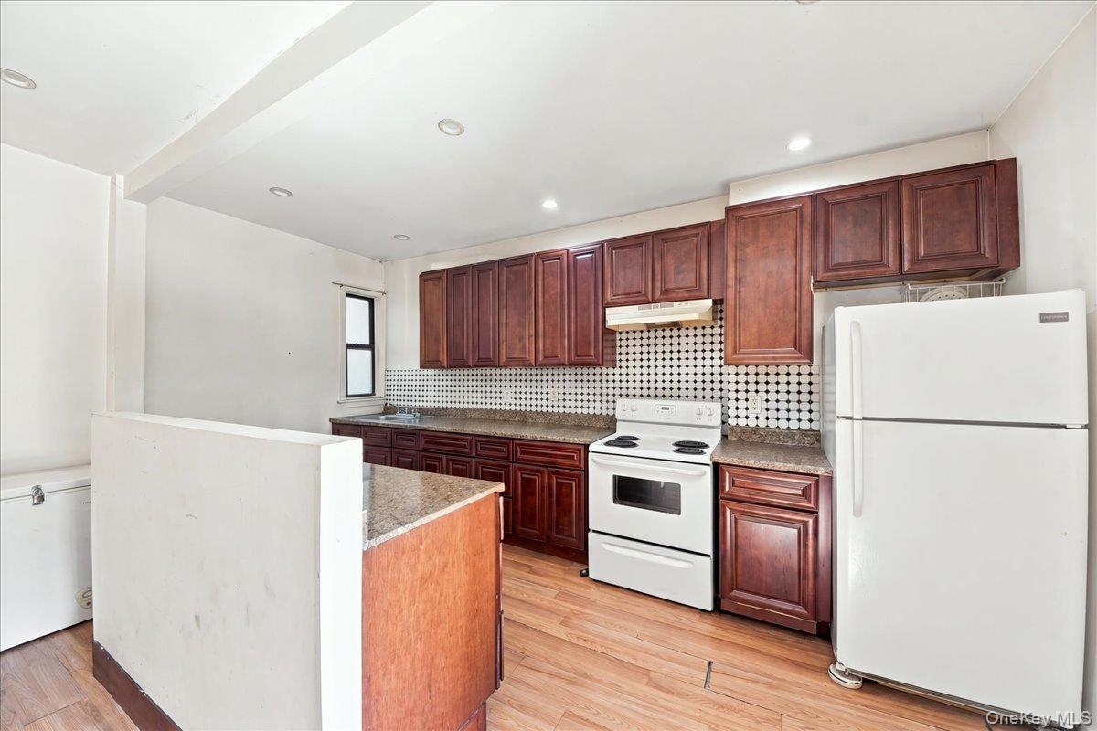 1346 College Avenue Property Photo 16