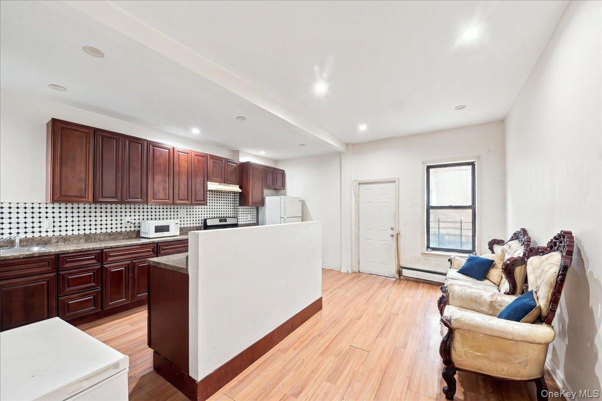 1346 College Avenue Property Photo 17