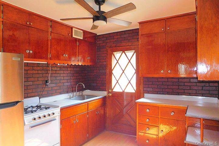 20 Farm Lane Property Photo 6