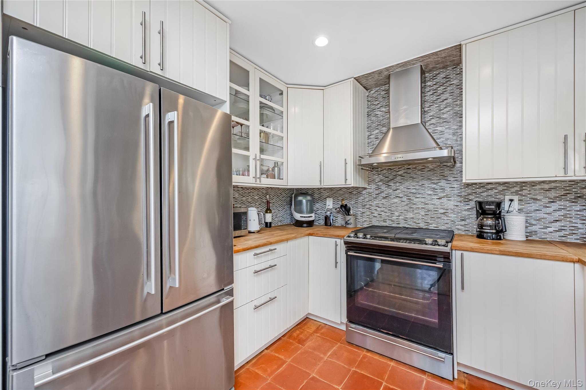 24 Harmon Street Property Photo 8