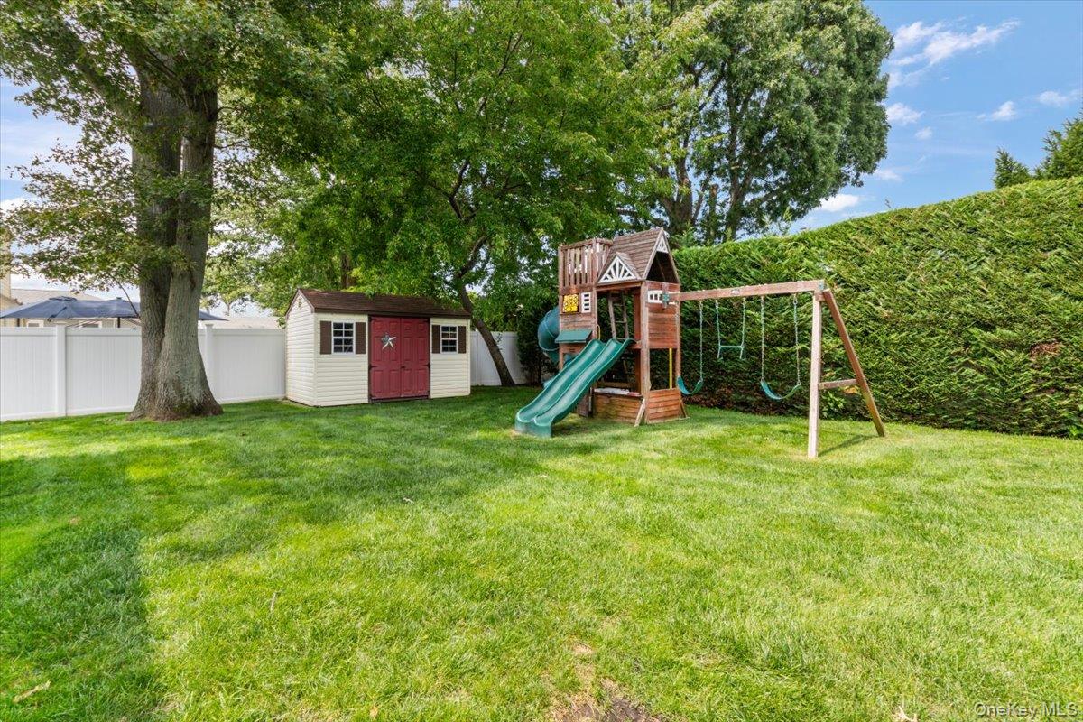 177 N Queens Avenue Property Photo 29