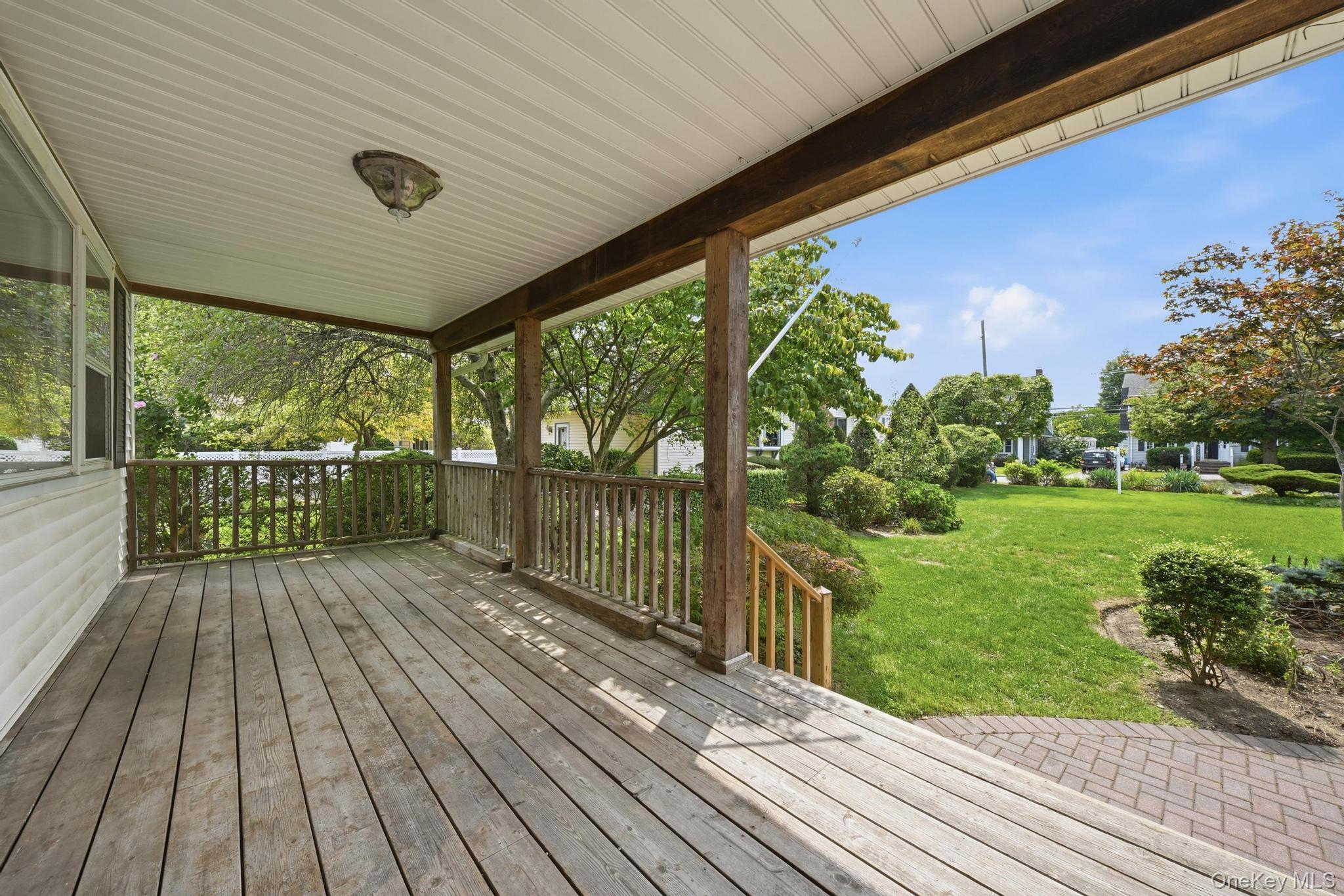 496 Windsor Place Property Photo 5