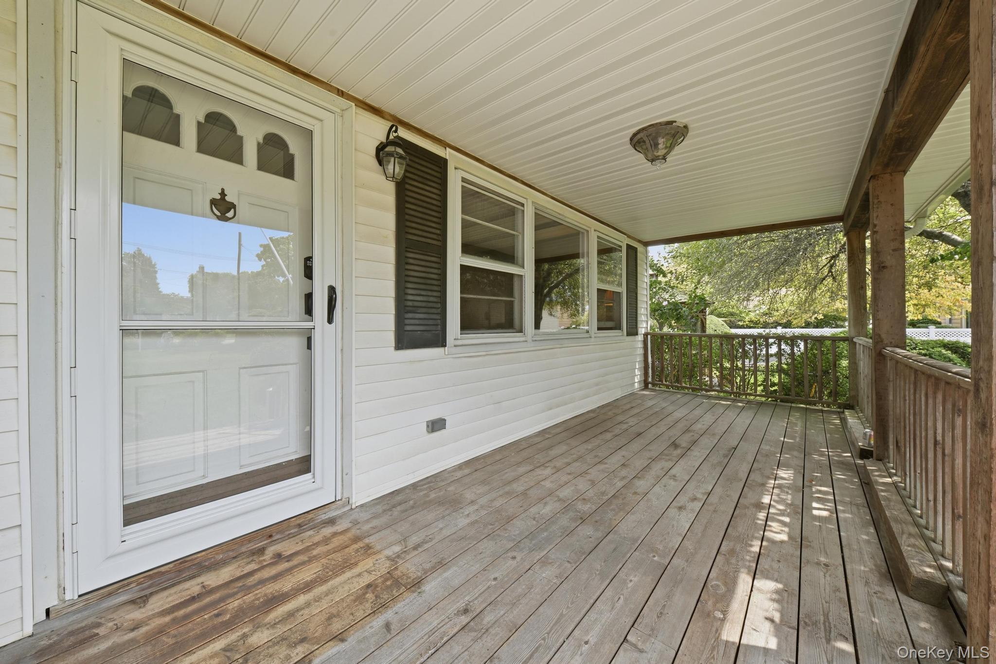 496 Windsor Place Property Photo 6