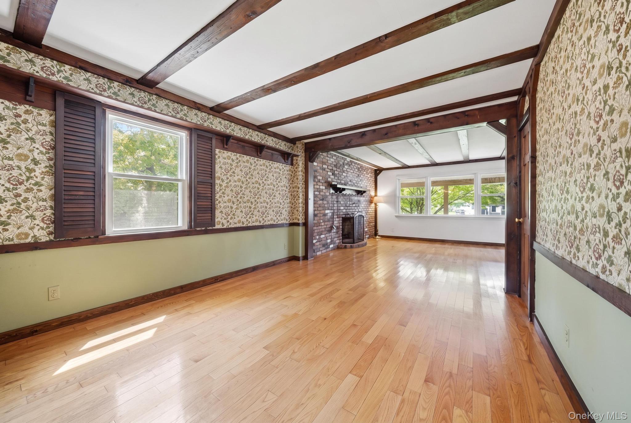 496 Windsor Place Property Photo 12