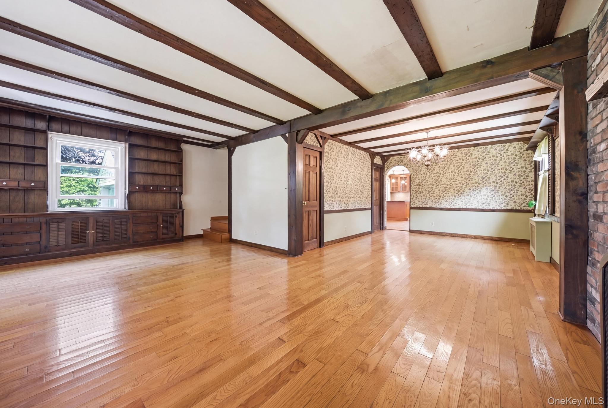 496 Windsor Place Property Photo 13