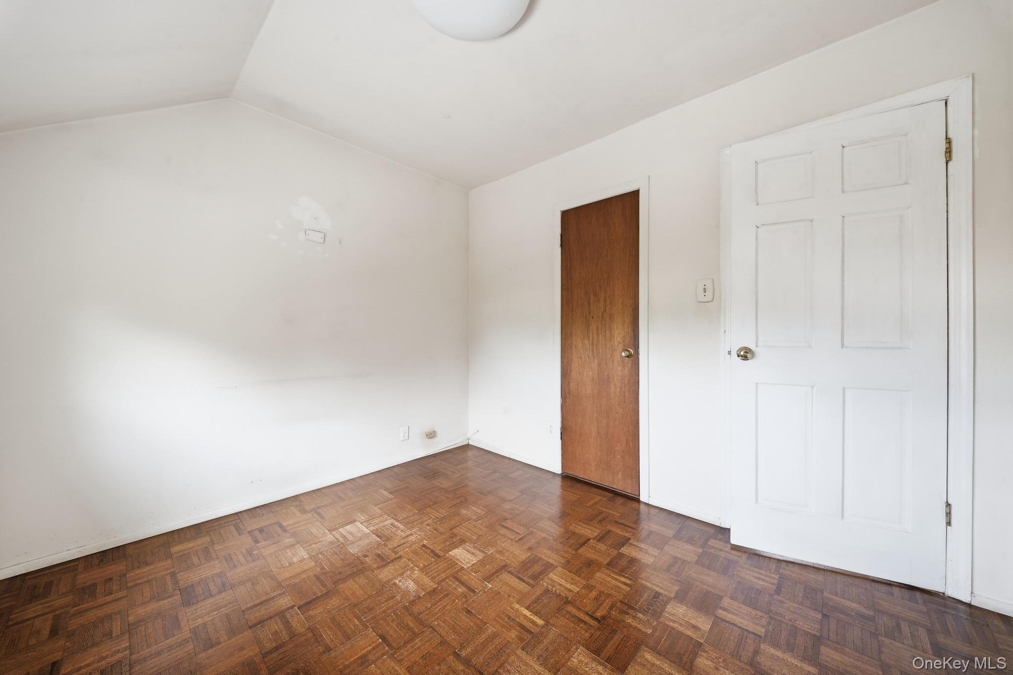 496 Windsor Place Property Photo 17