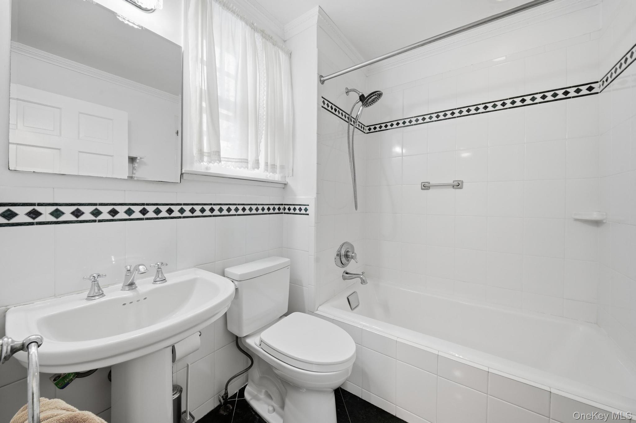 496 Windsor Place Property Photo 29