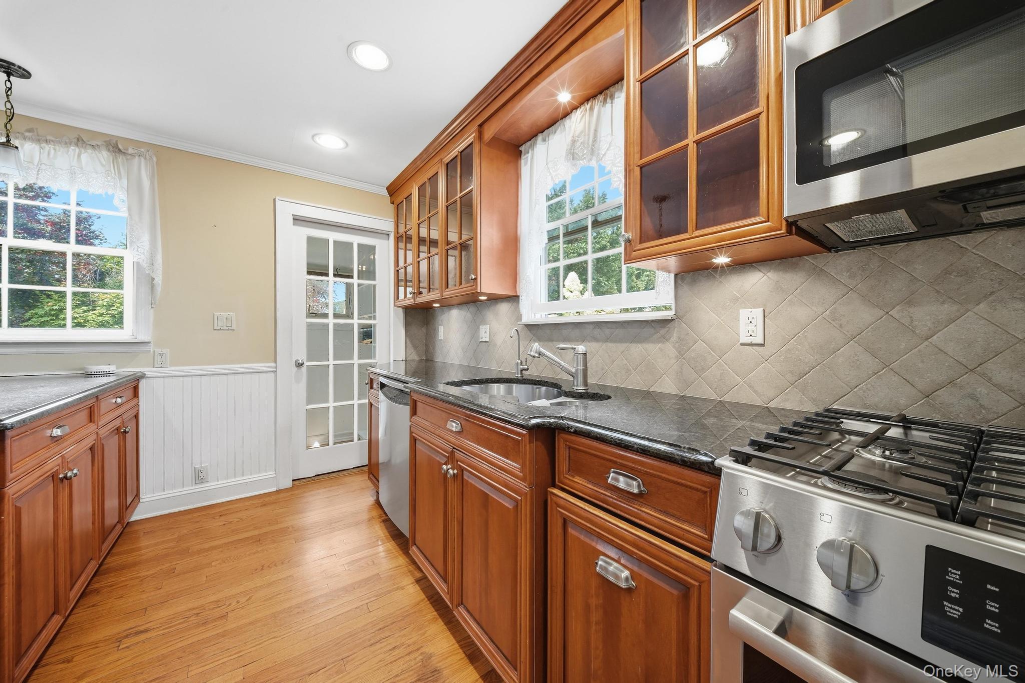 496 Windsor Place Property Photo 30