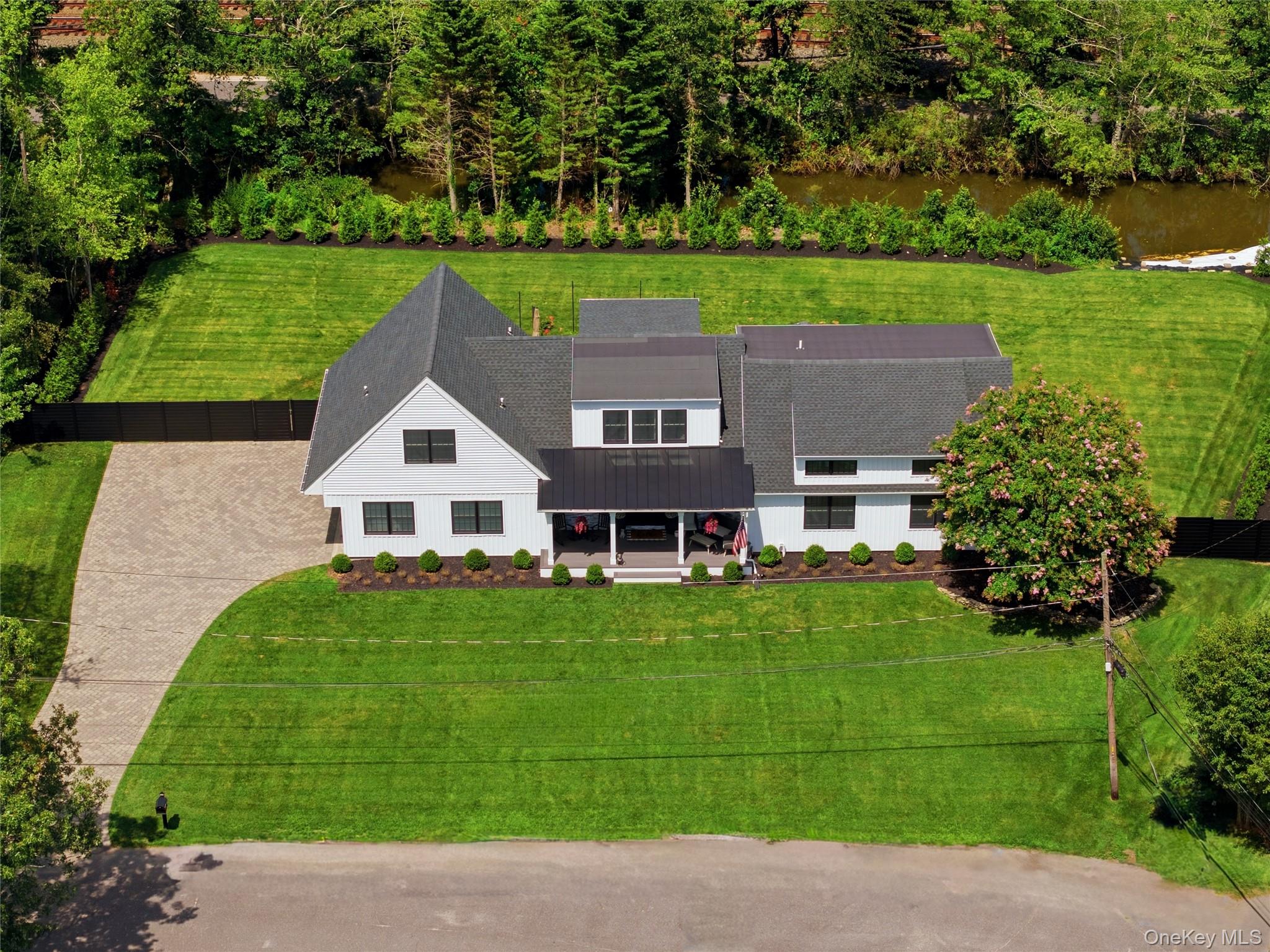 16 Twin River Drive Property Photo 2