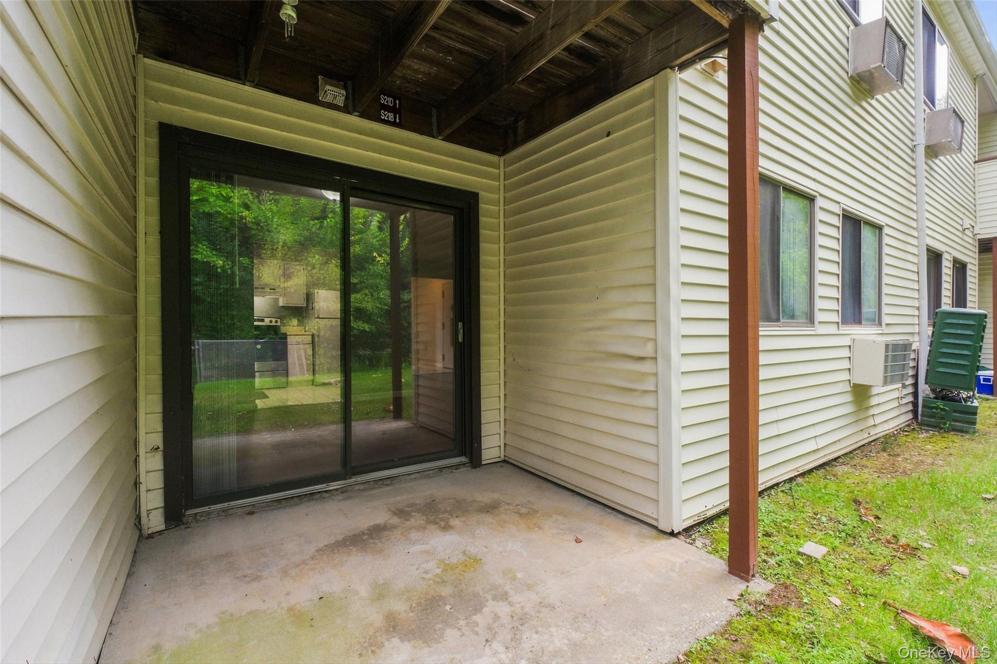 21 Scarborough Lane B Property Photo 31