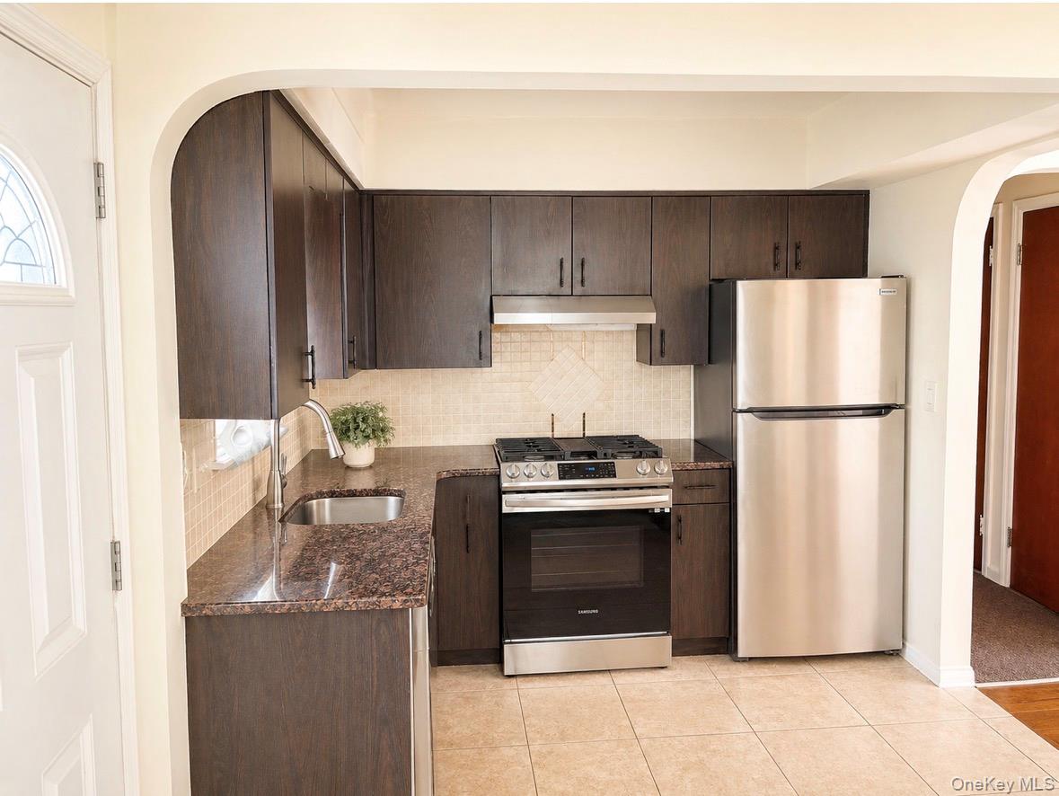 1039427 Property Photo 2