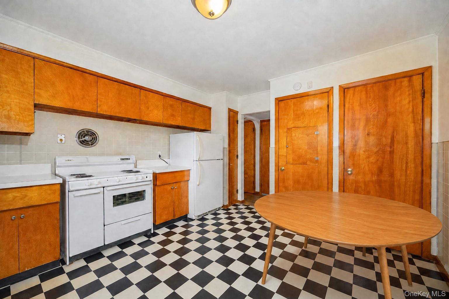 1261 Union Avenue Property Photo 6