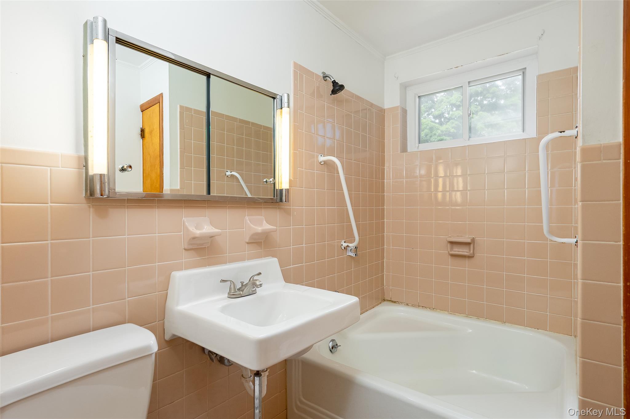 1261 Union Avenue Property Photo 10