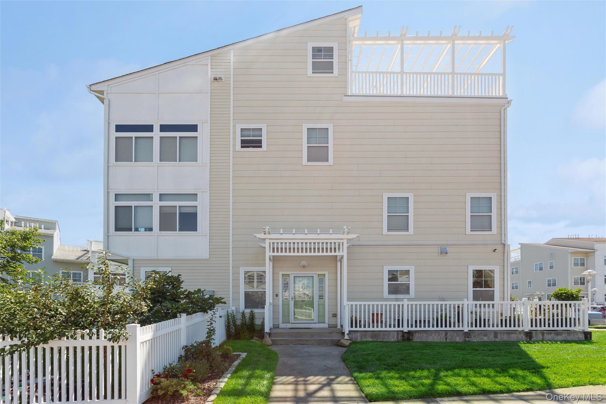 62-14b S Ocean Avenue Property Photo 2