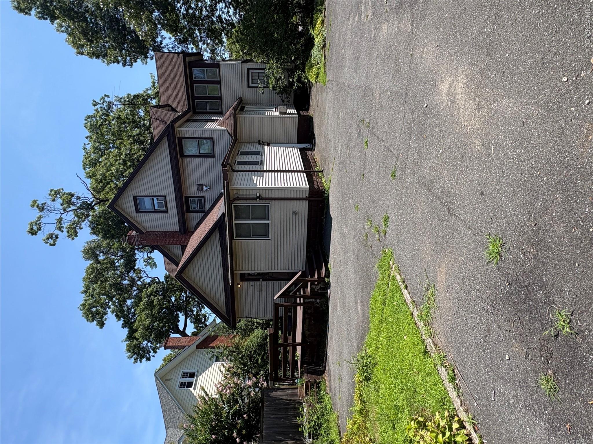 254 Hempstead Avenue Property Photo 4