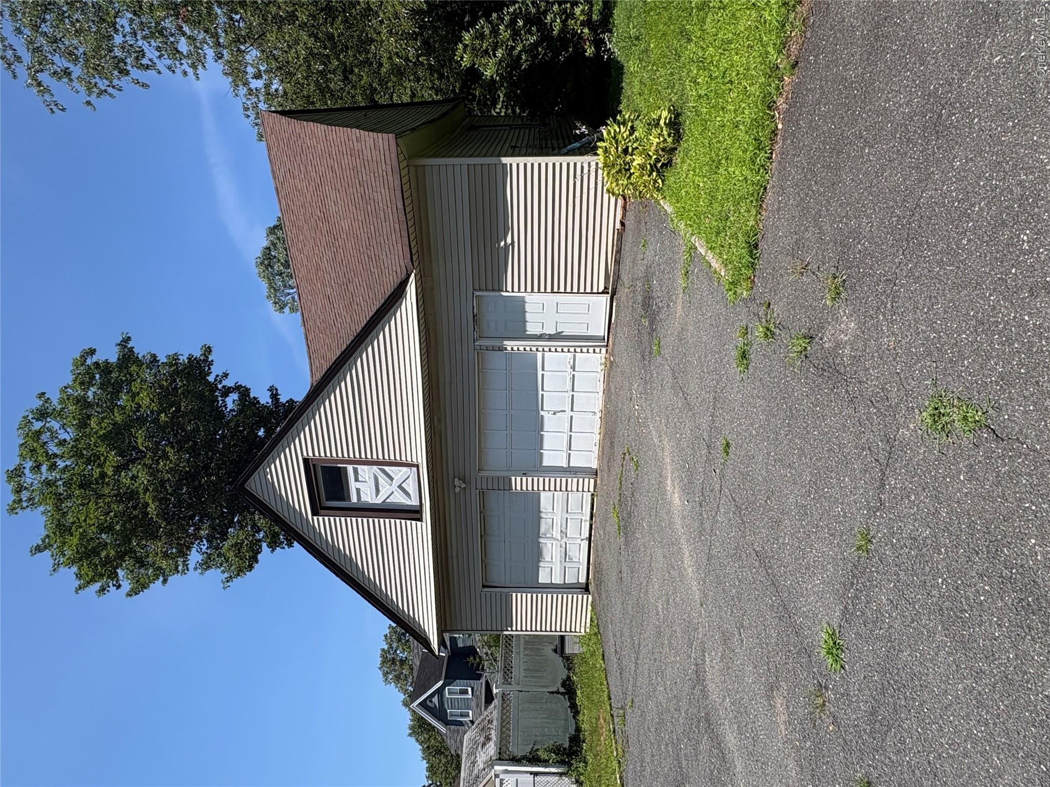 254 Hempstead Avenue Property Photo 5
