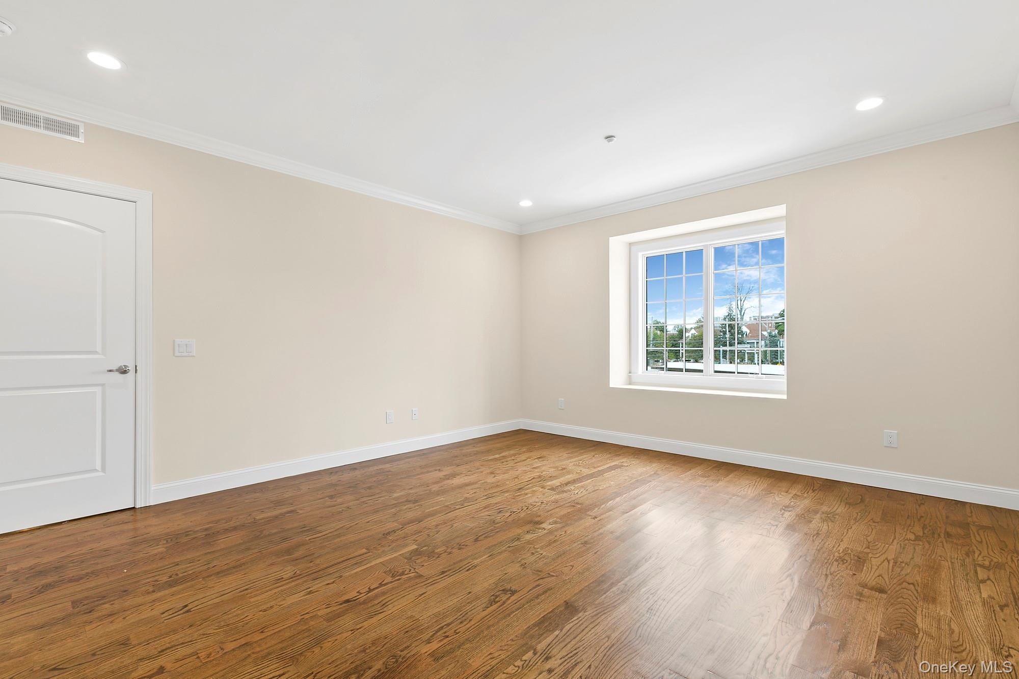 2 Ashford Avenue 4a Property Photo 11