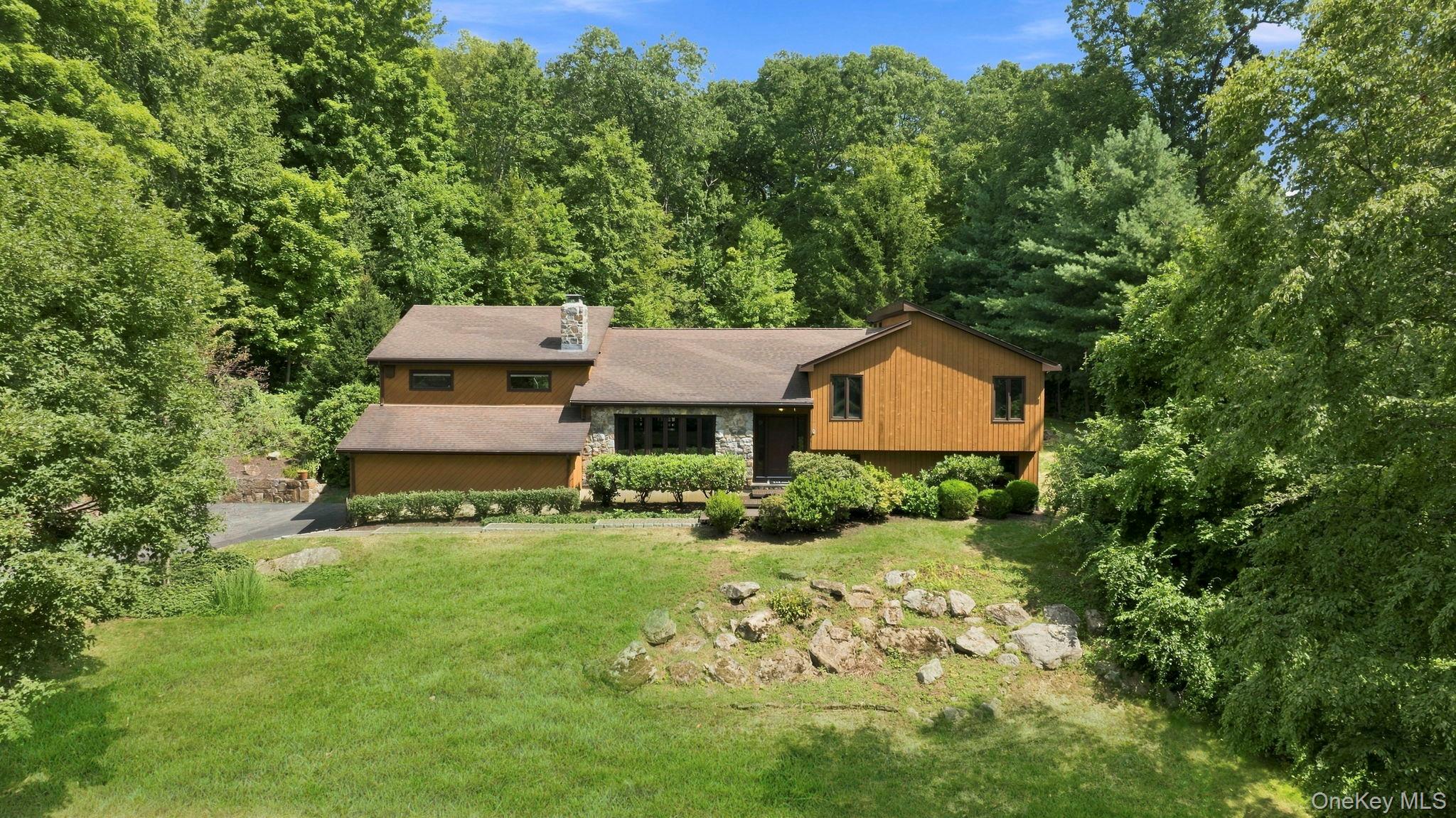 66 Maple Wood Drive Property Photo 2