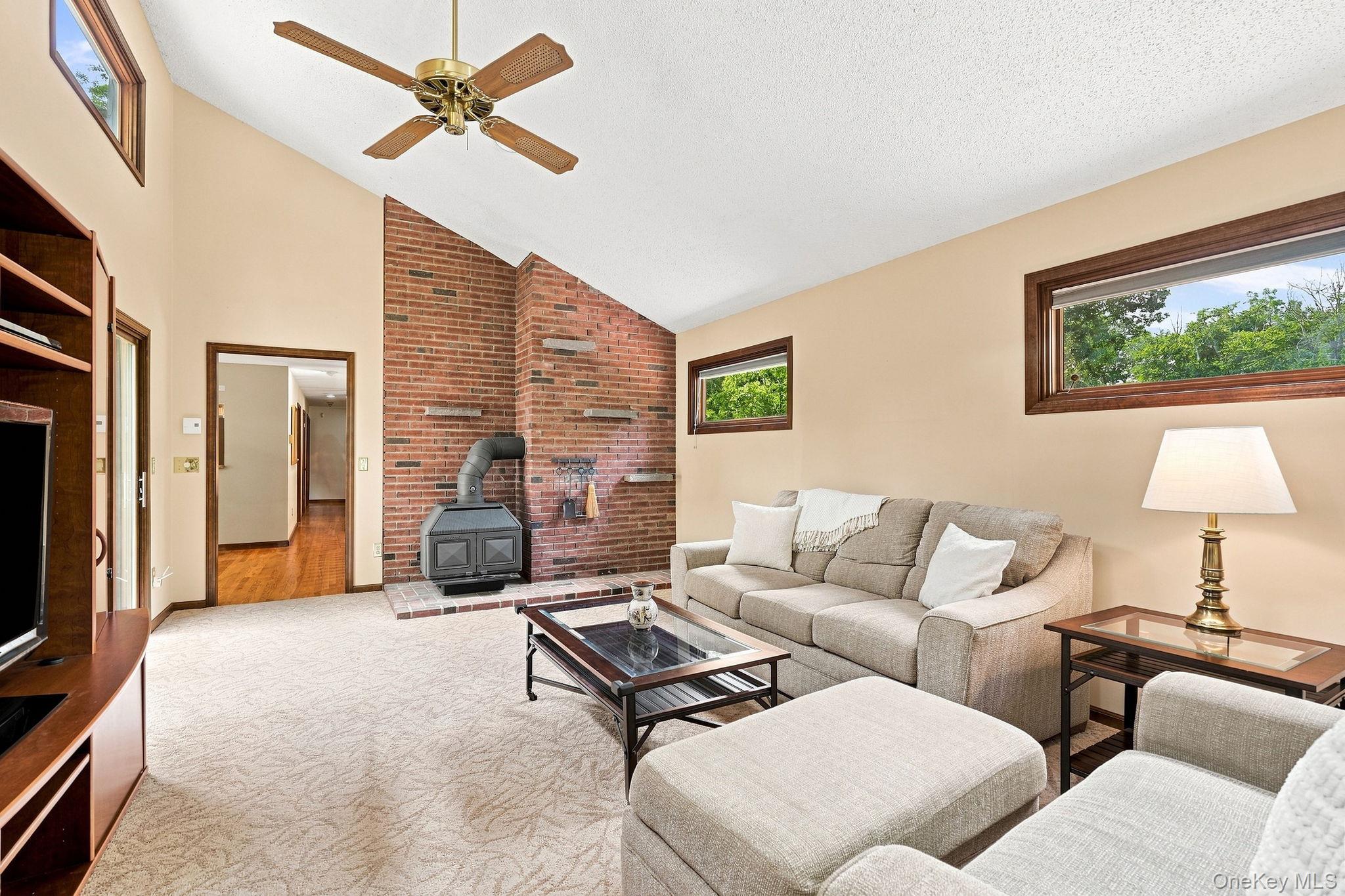 66 Maple Wood Drive Property Photo 6