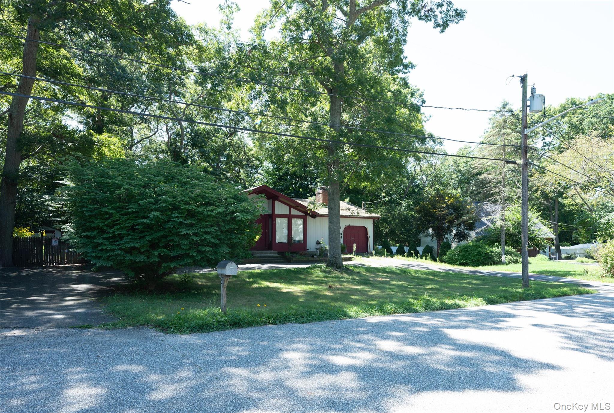 6 Loretta Court Property Photo 4