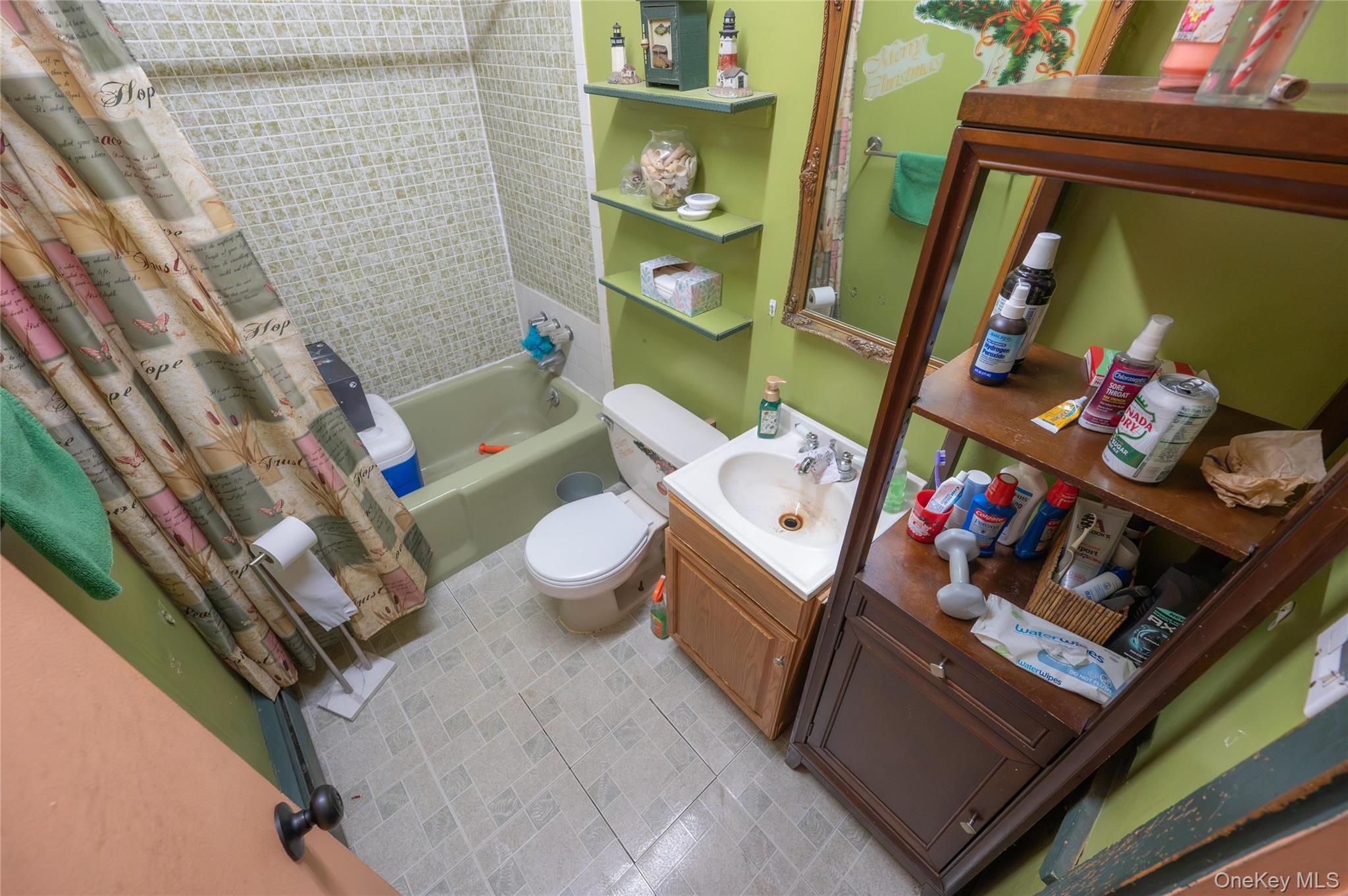 6 Loretta Court Property Photo 18
