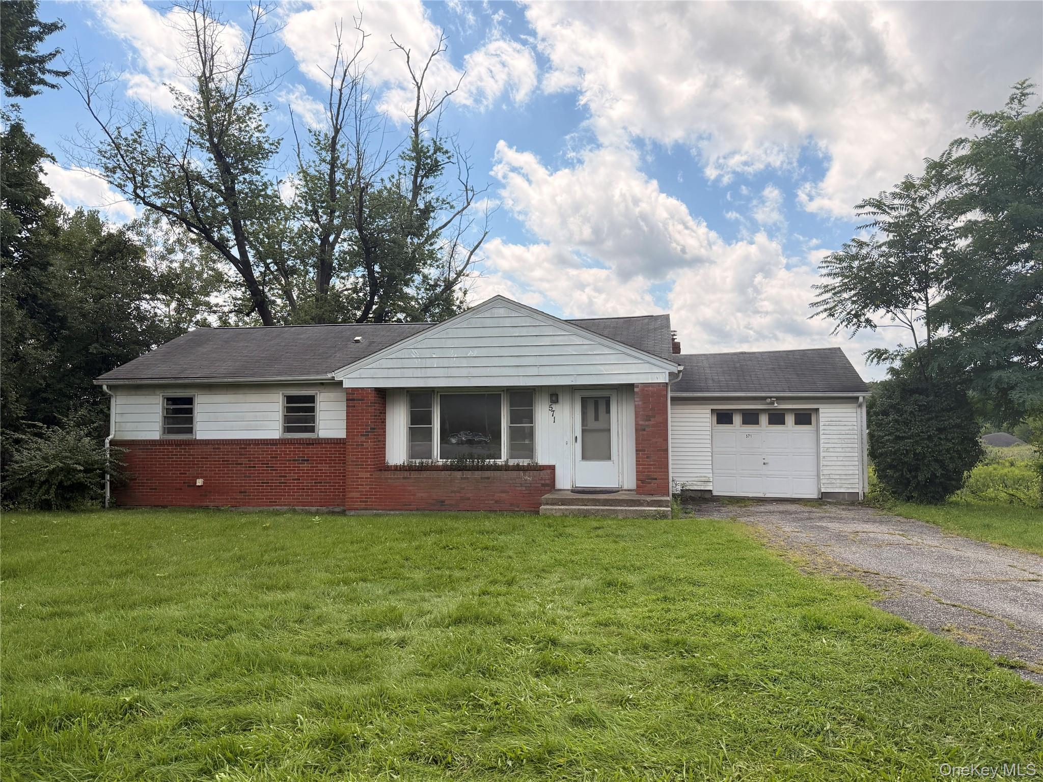 571 Temple Hill Road Property Photo 3