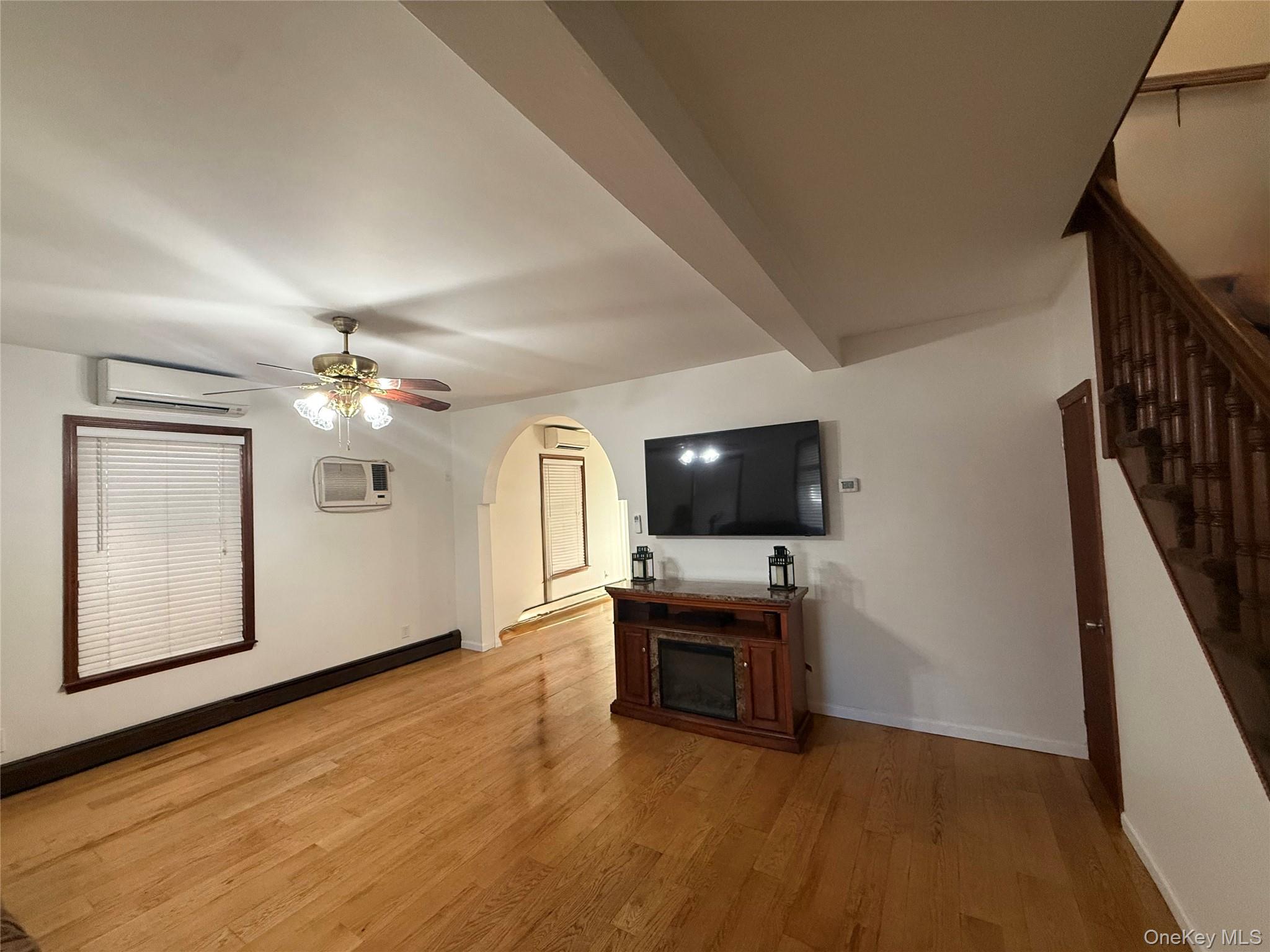 1521 Hone Avenue Property Photo 3