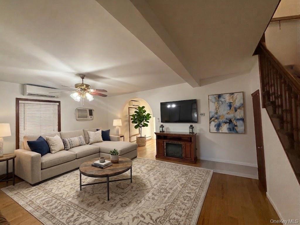 1521 Hone Avenue Property Photo 4